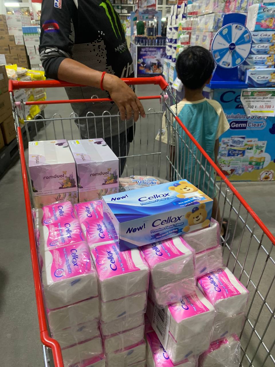 Modern Trade distribution featuring BJC FMCG products at Makro Market by Da Houg Heng Enterprise (Image 27)